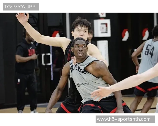 格兰特谈杨瀚森跑位配合能力语言障碍影响沟通效果